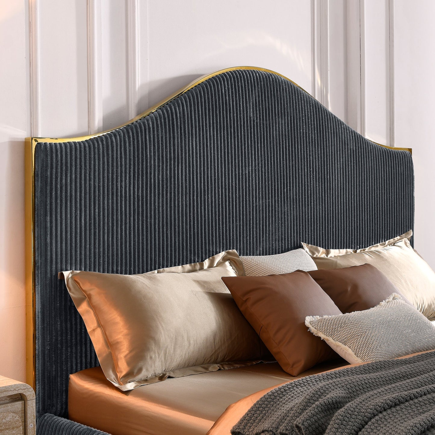 Soren Velvet Upholstered Bed